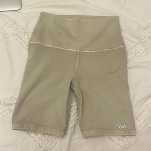 ALO Yoga Women's Athletic Shorts - Tan
